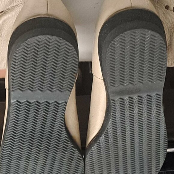 Woman's Genuine Leather Shearling Pull-on Boot Used Like New - Picture 5 of 6